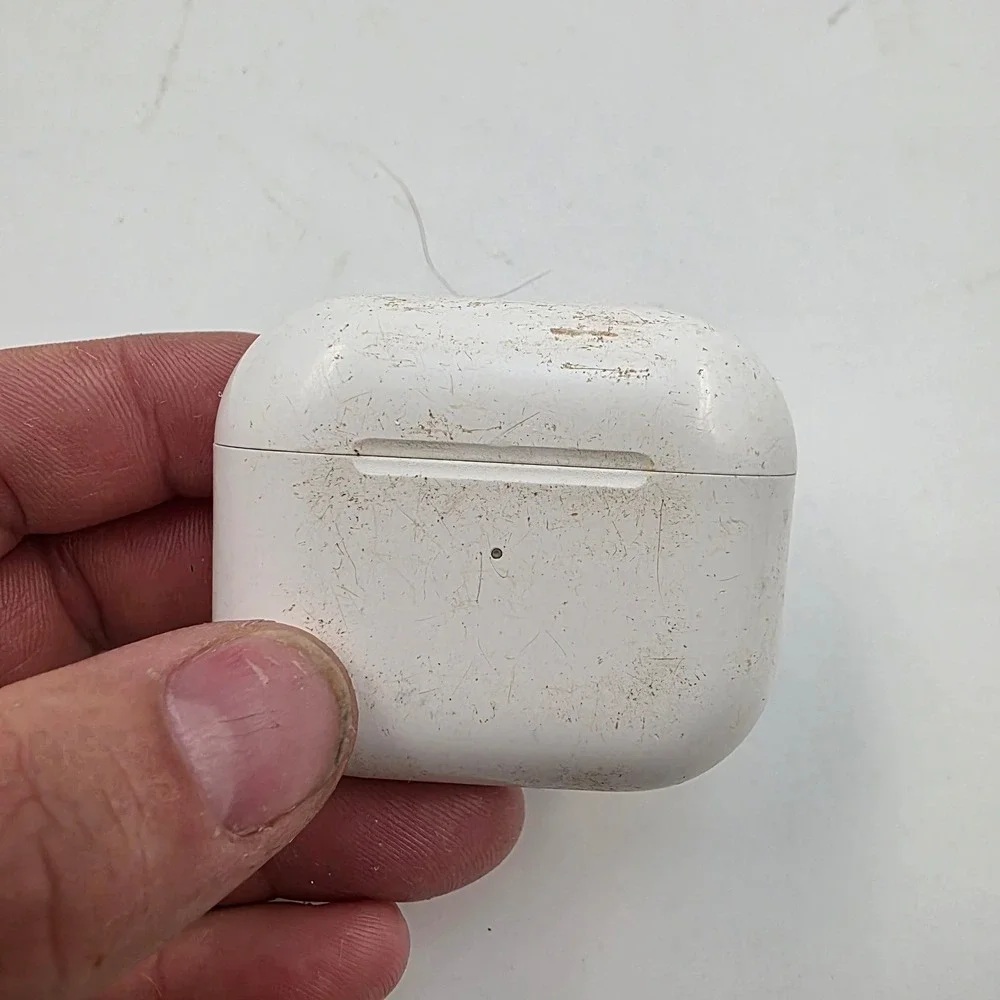 Apple AirPods 3rd Generation MagSafe Charging Case White‎ A2566 GX4ZJ6SNLKKT L3